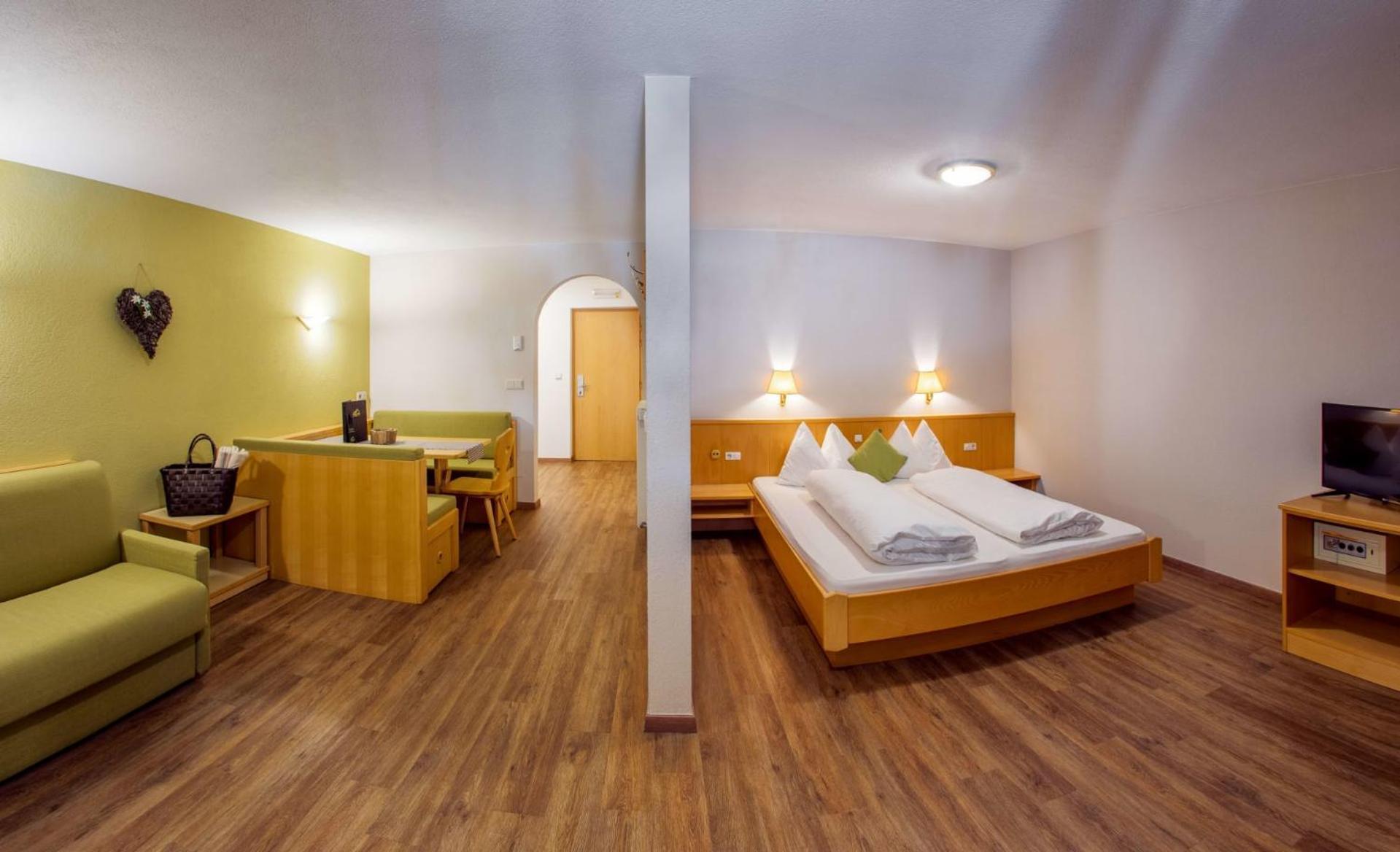 Mountain Living Apartments San Valentino alla Muta Exterior photo